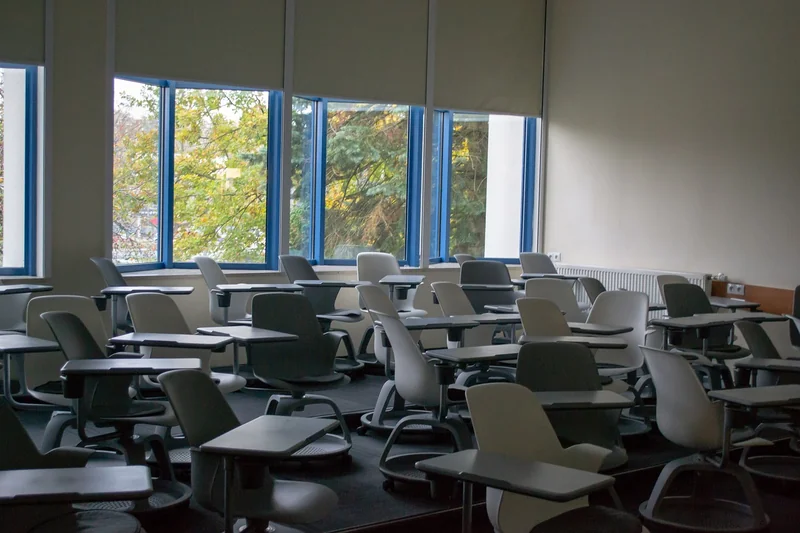 Organisation de l'atelier : le rangement qui sauve des vies